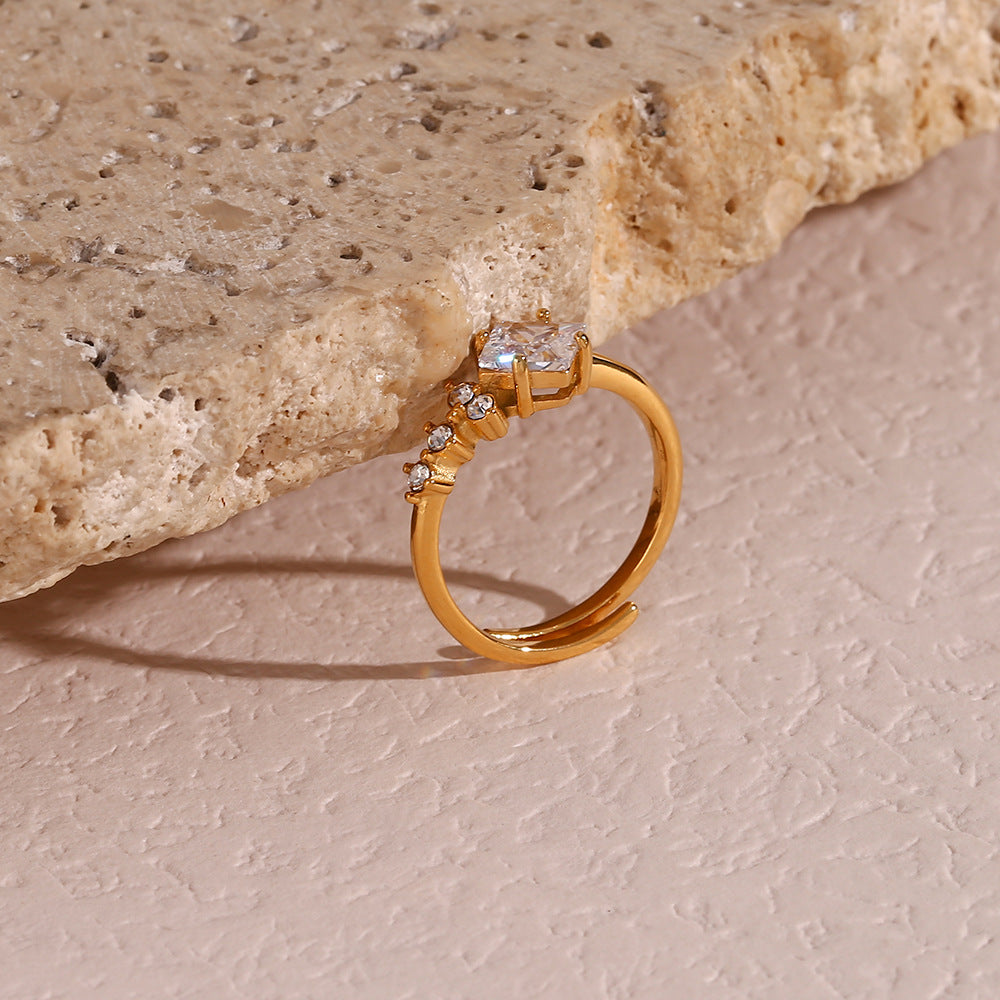 Glimmering Alaia Gold Ring