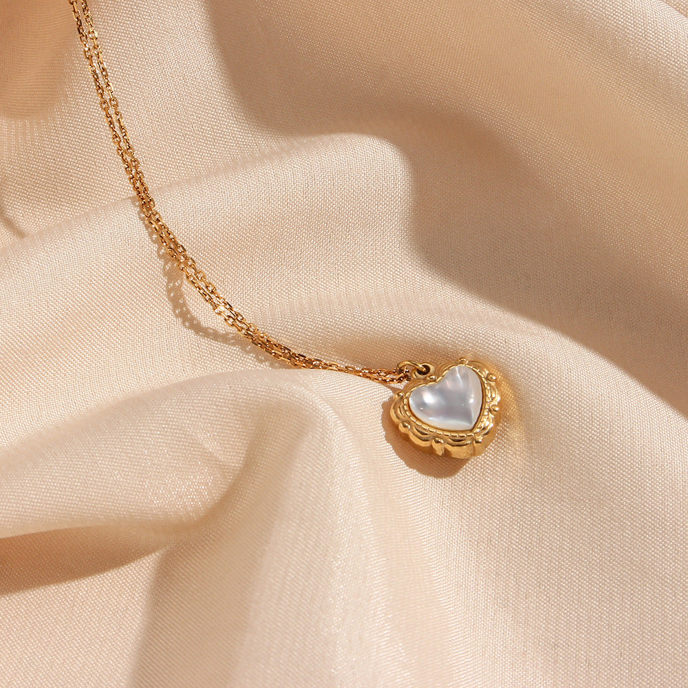 Elegant Pearl Choker