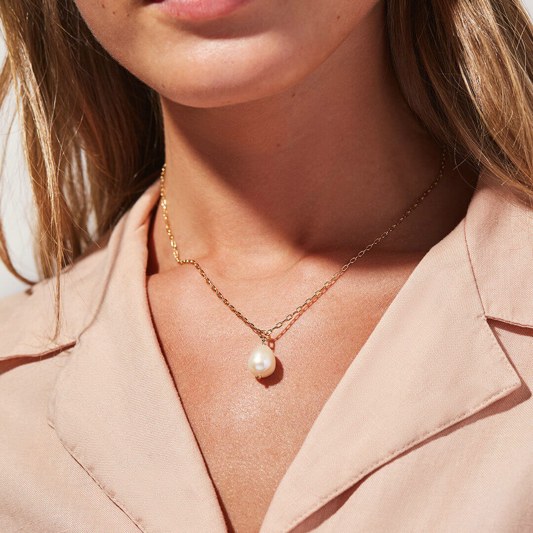 Luminous Pearl Dainty Necklace