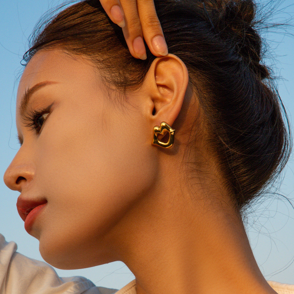 Kissable Curves Gold Earrings