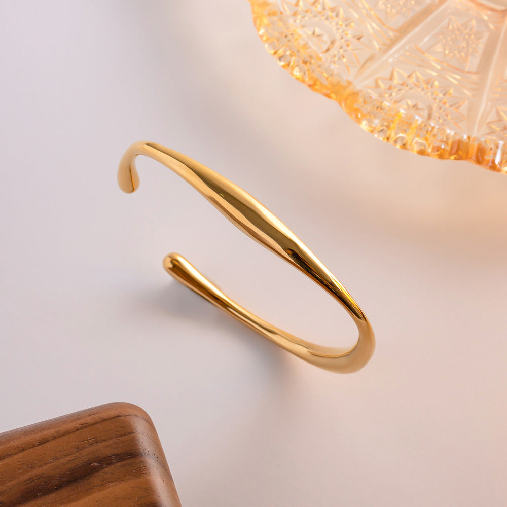 Elegant Gold Twisted Bangle