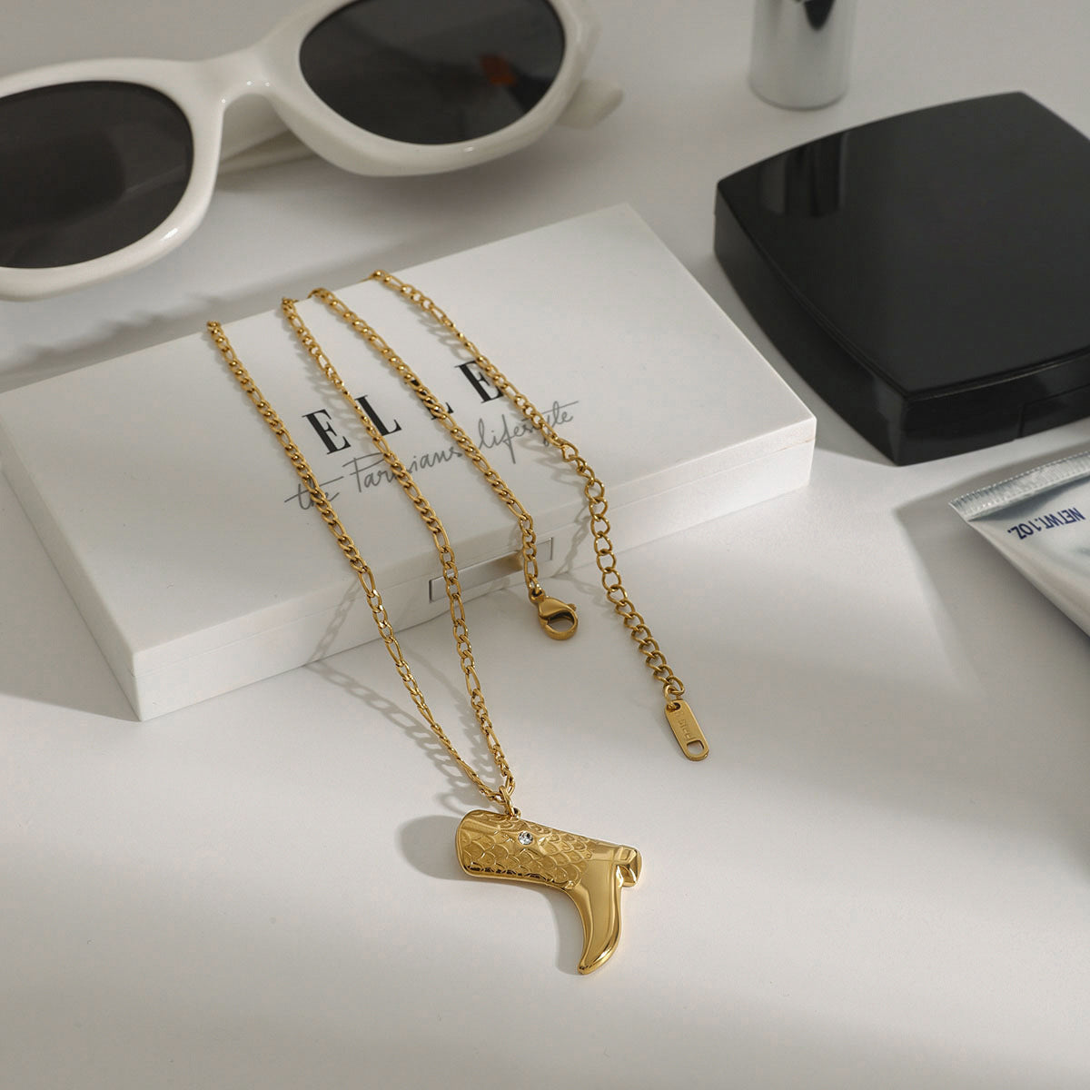 Golden Spurs Pendant Necklace