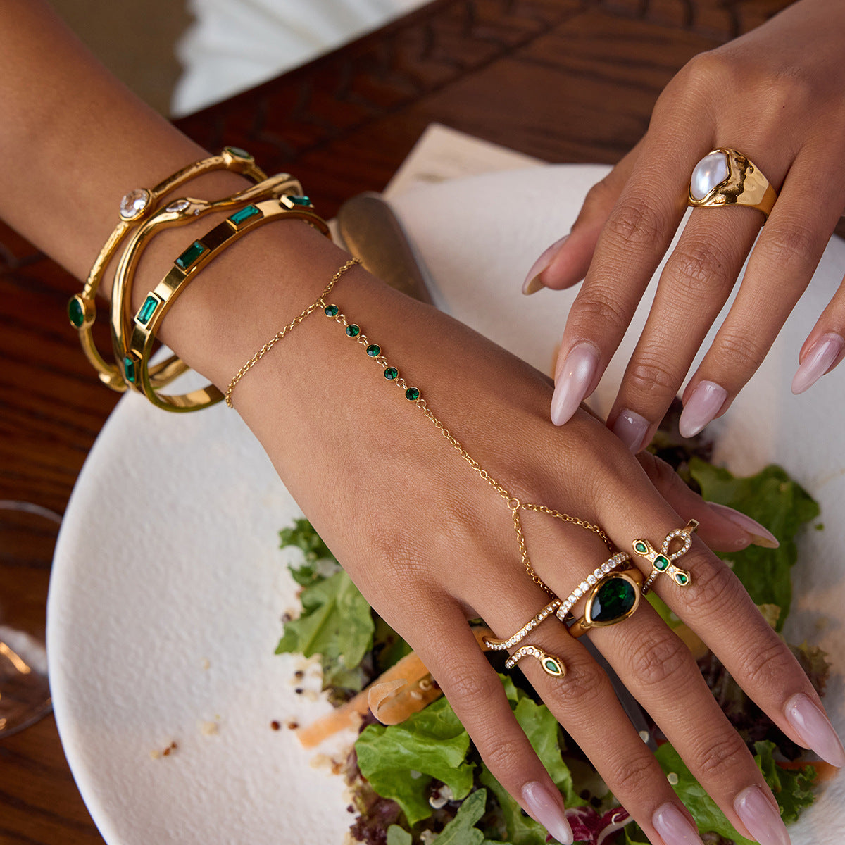 Glimmering Knot Gold Ring