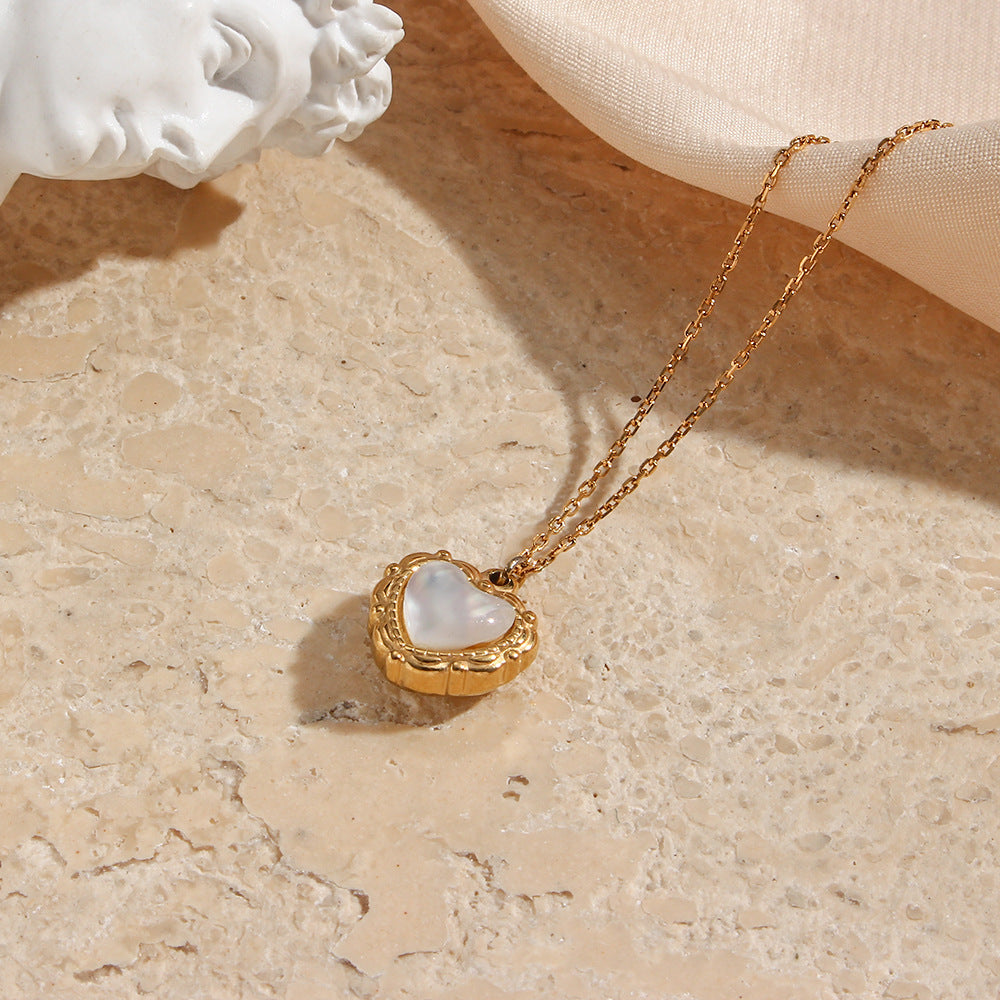 Elegant Pearl Choker