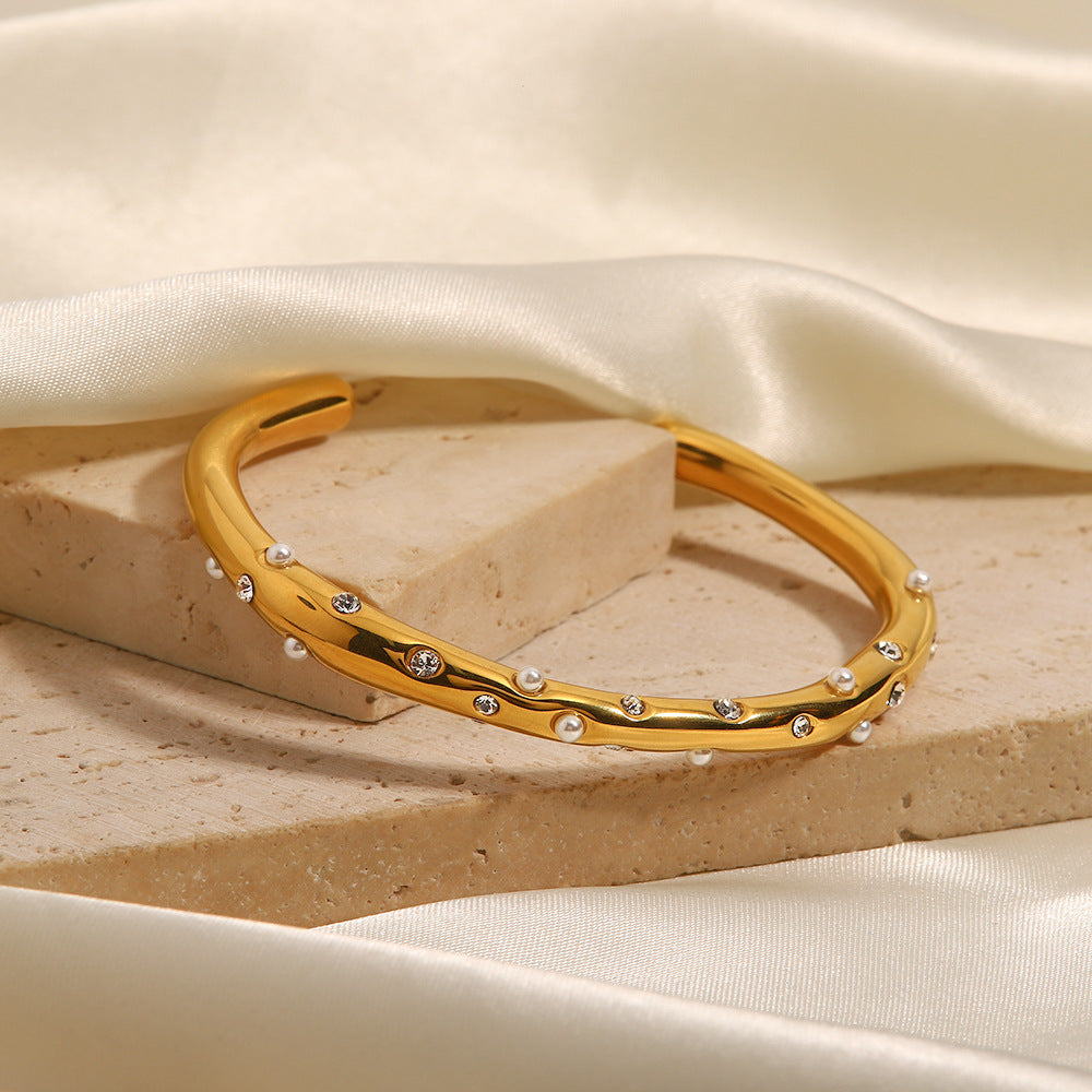 Aura Gold Bangle