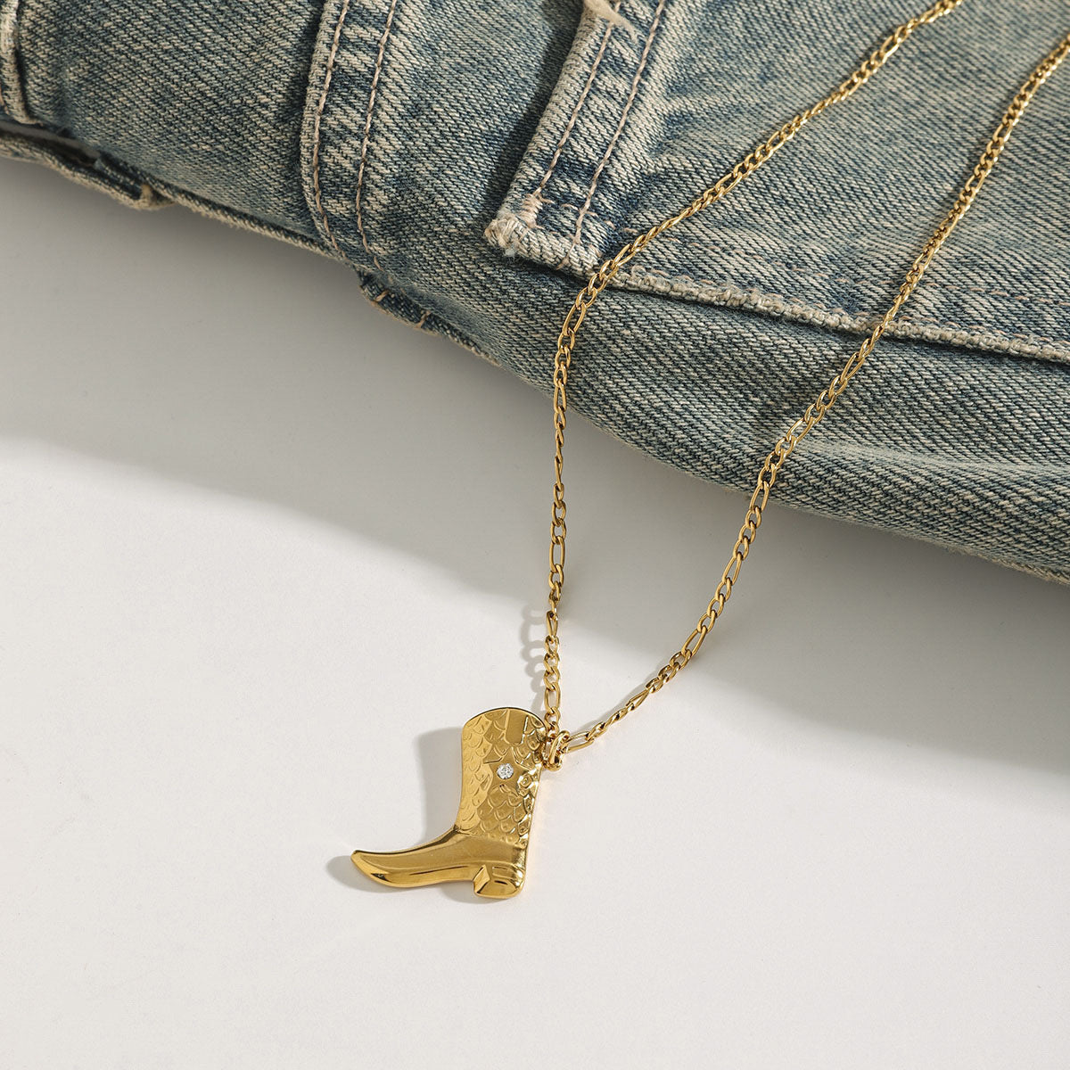 Golden Spurs Pendant Necklace