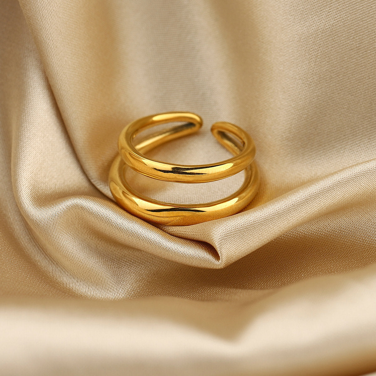 Elegance Gold Band Ring