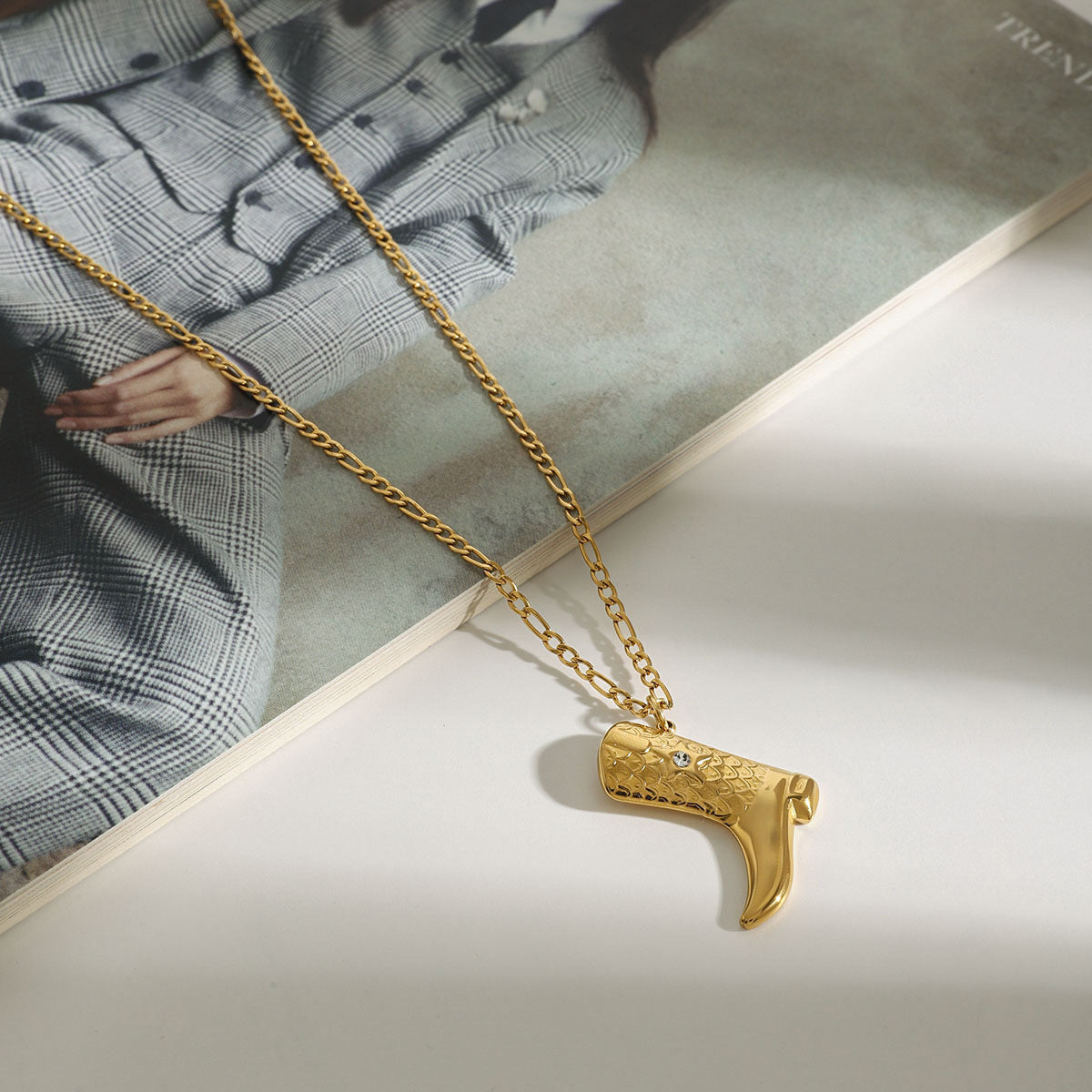 Golden Spurs Pendant Necklace