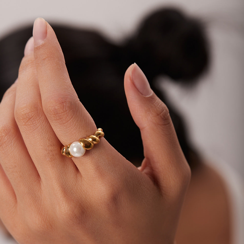 Scarlett Pearl & Gold Ring