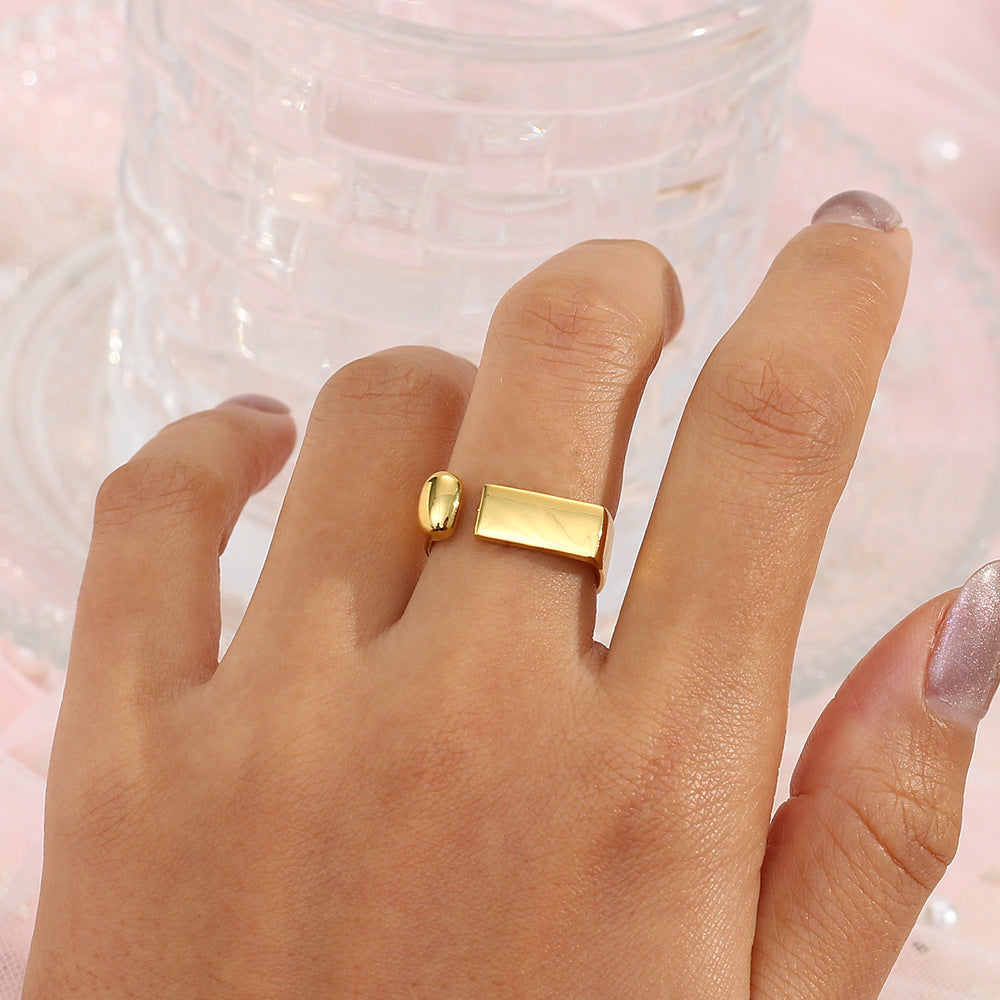 Luxe Cadenza Gold Band