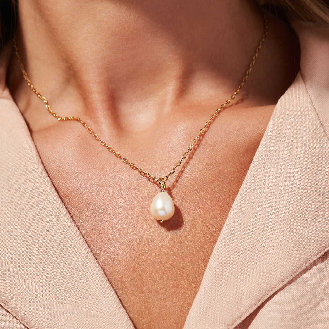 Luminous Pearl Dainty Necklace