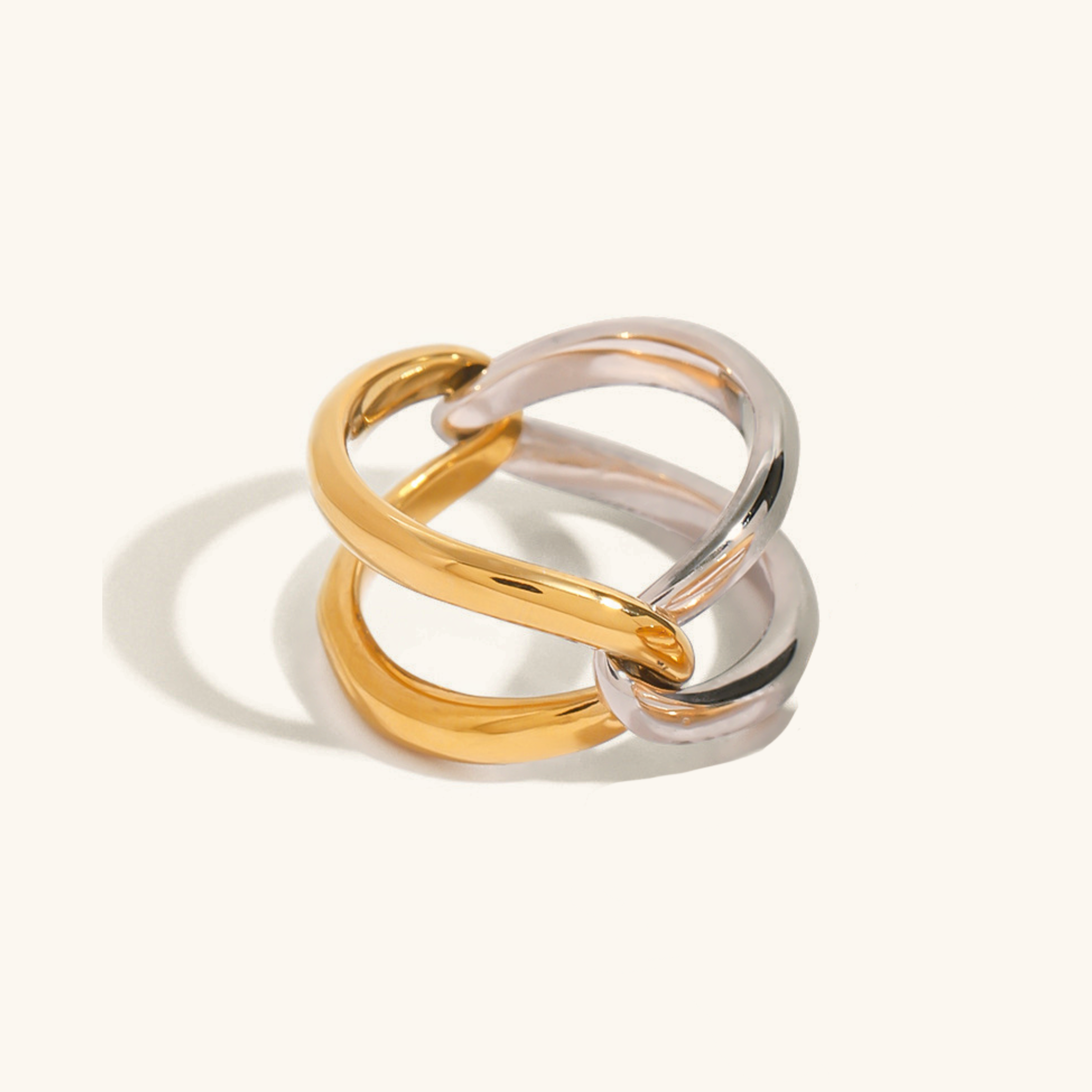 Elegant Gold Twisted Band Ring