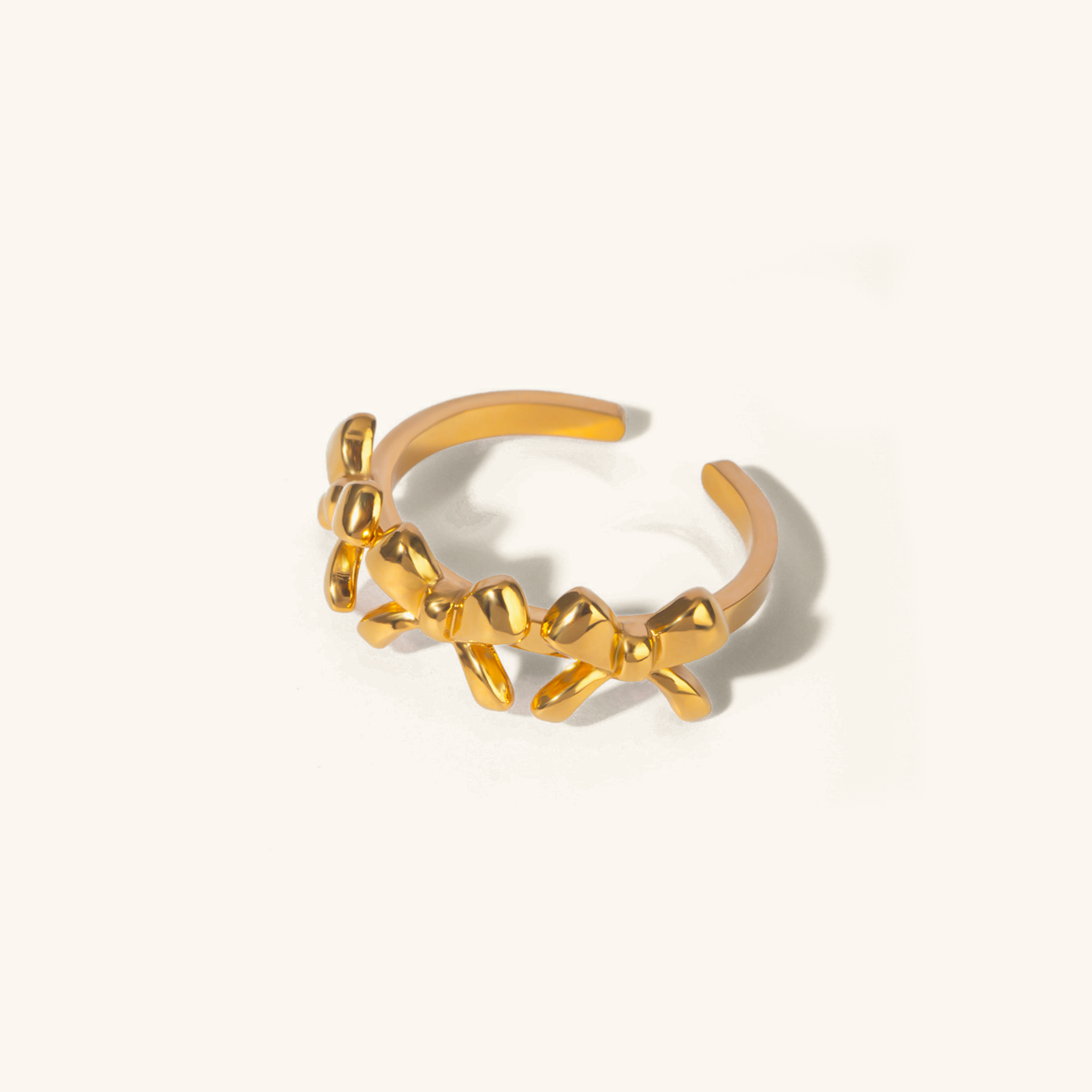 Chic Bow Ring in Yellow Gold