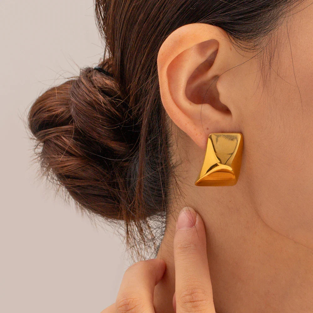 Elsie Minimalist Gold Earrings