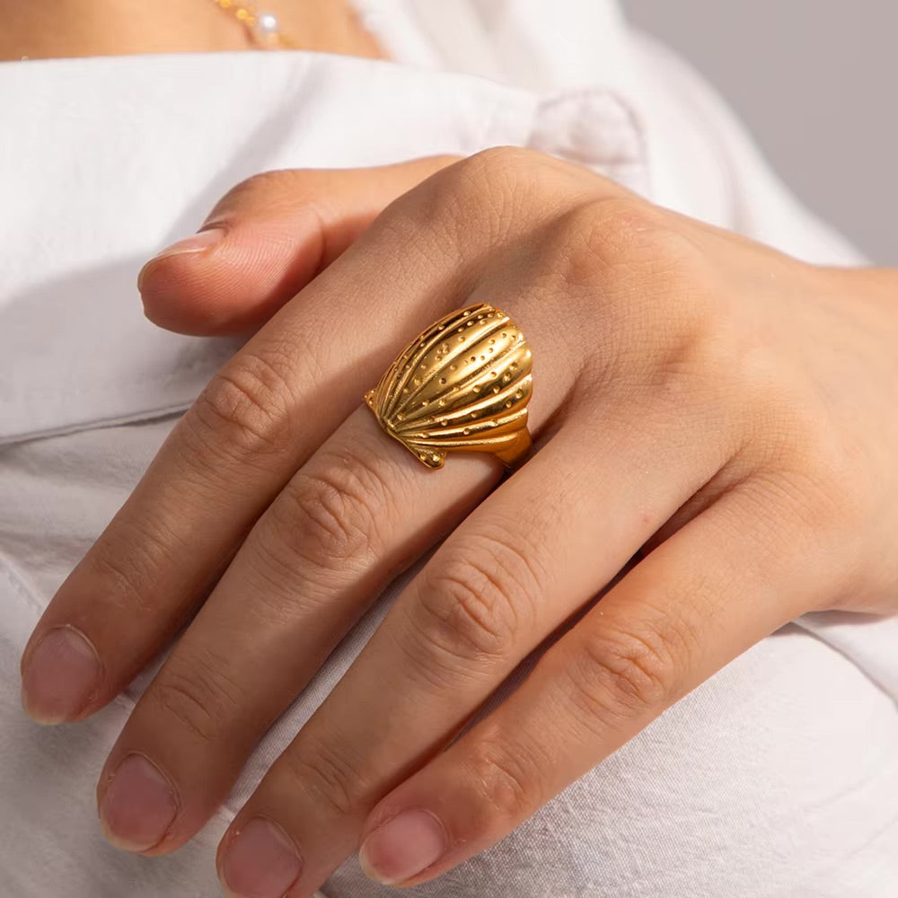 Golden Wave Seashell Ring
