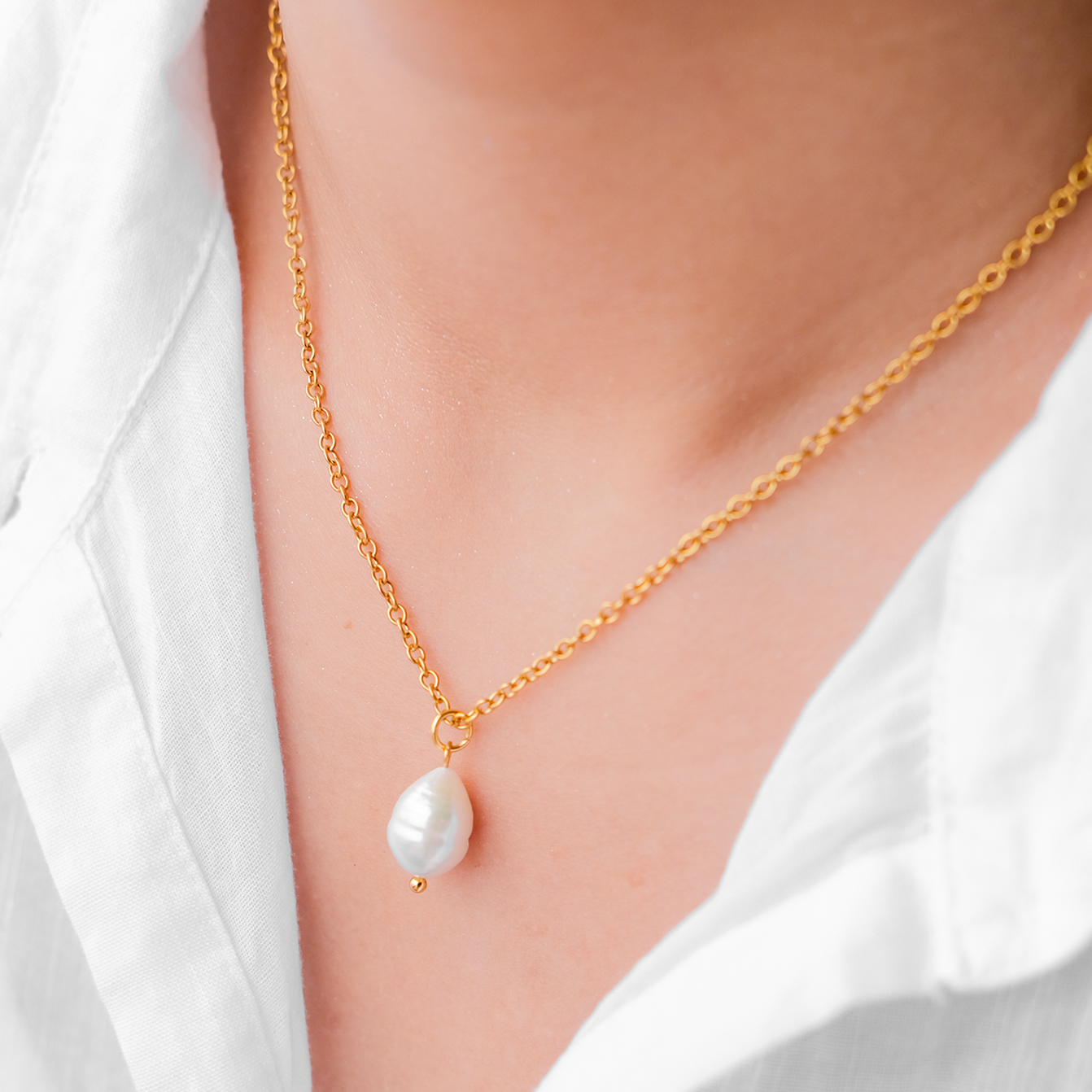Luminous Pearl Dainty Necklace