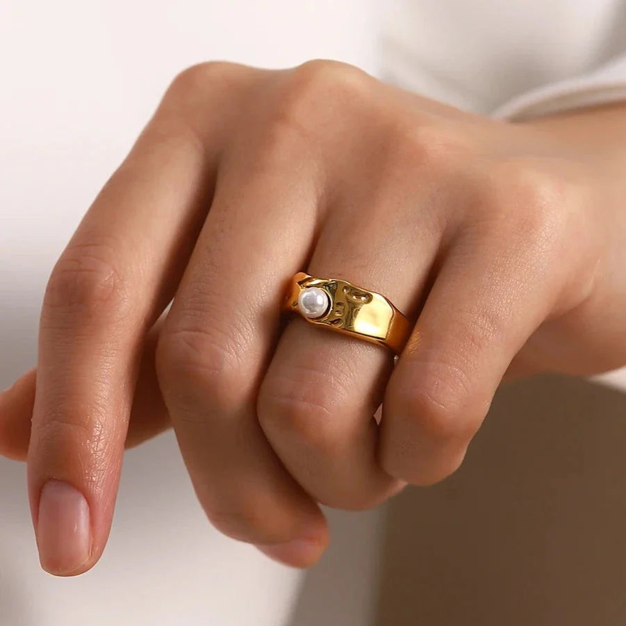 Lumi Pearl Ring
